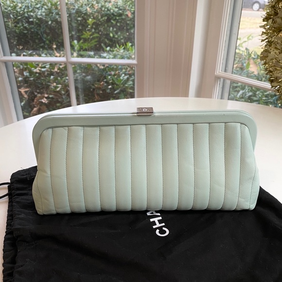 RARE authentic Chanel lamb skin clutch - Picture 12 of 14